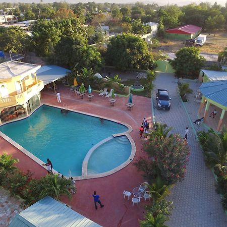 פורט-או-פרינס La Cayenna Hotel Et Restaurant מראה חיצוני תמונה